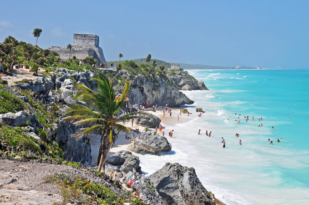 Mexico is in these days with British travelers ... I mean, just look at that water!